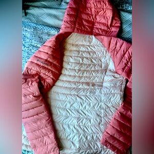 Columbia Women’s White Out II hooded jacket- medium lightweight